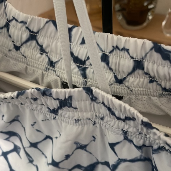 The North Face skirt with built-in short. Blue/Gray sz med. in NWOT tie waist - Picture 6 of 7